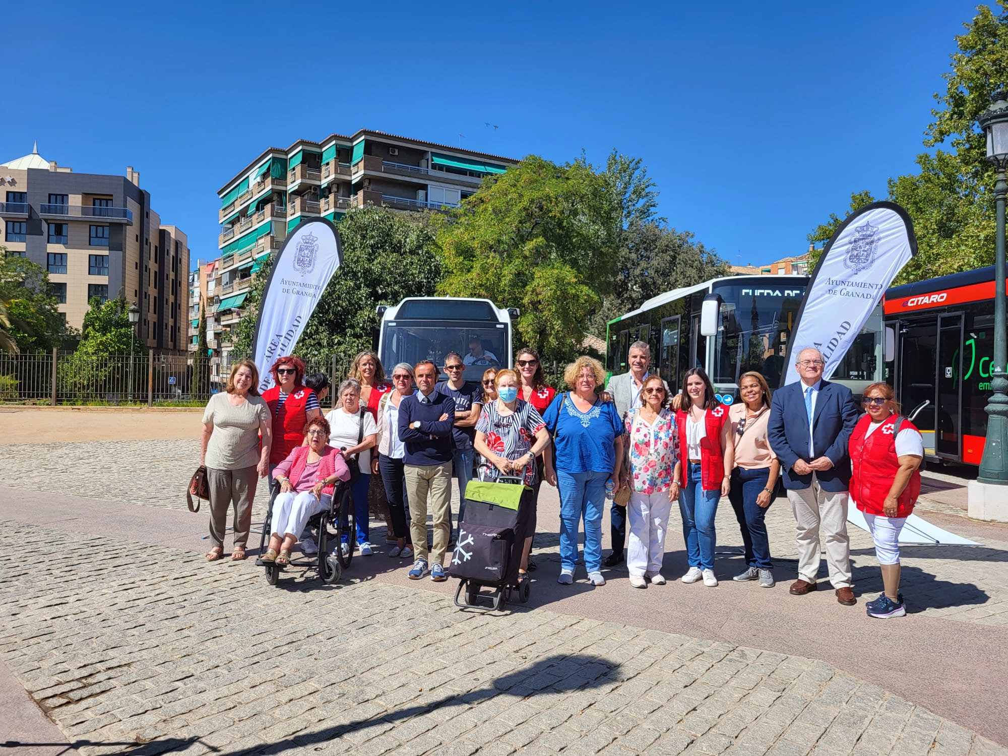 El Consorcio de Transporte Metropolitano de Granada, el Ayuntamiento y Cruz Roja Mayores organizan una jornada para hacer más amigable el bus