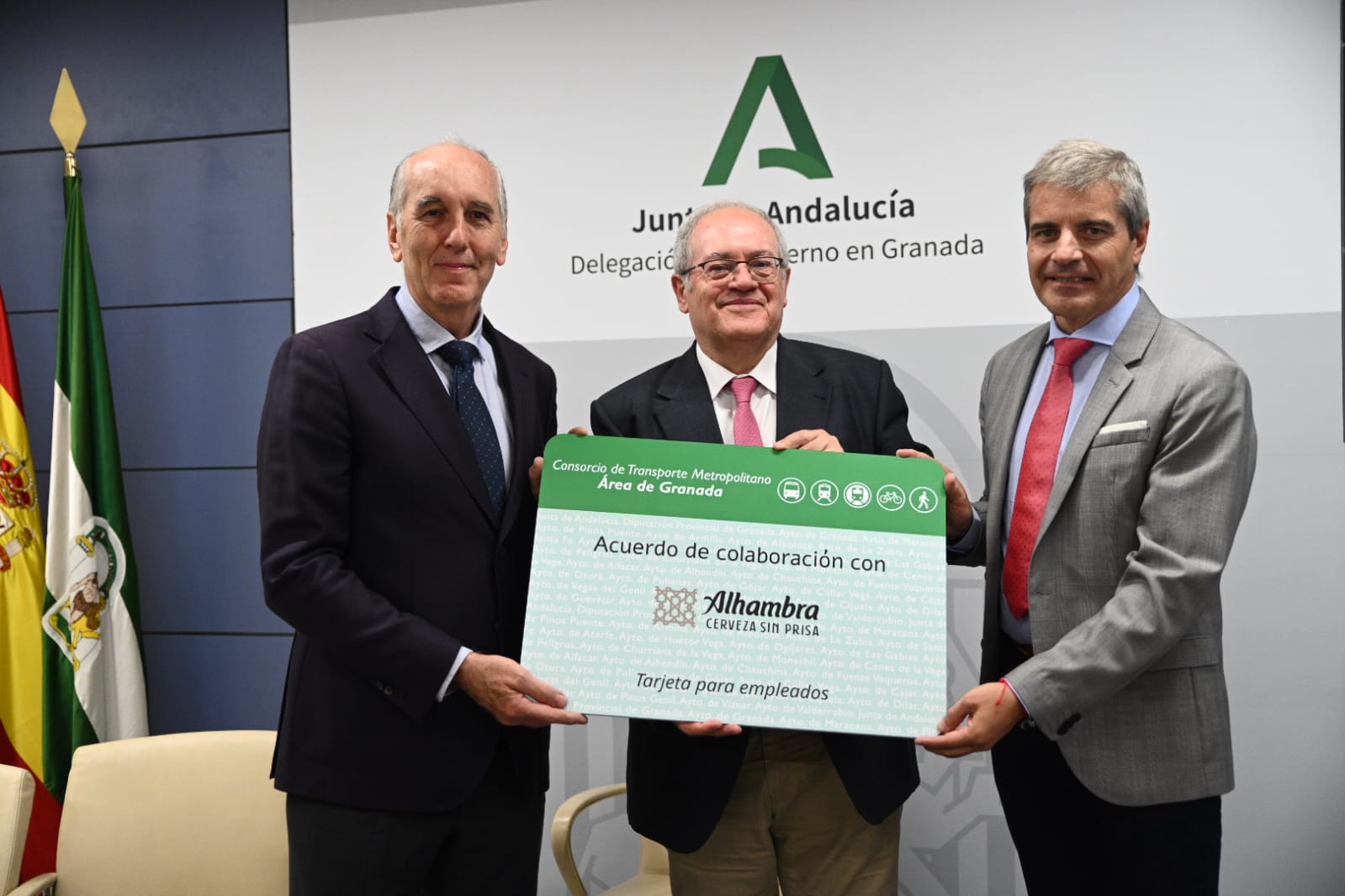 El Consorcio de Transporte firma un acuerdo con Cervezas Alhambra para favorecer la movilidad de su plantilla
